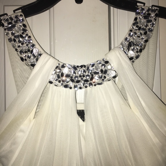 Dress - Picture 3 of 3